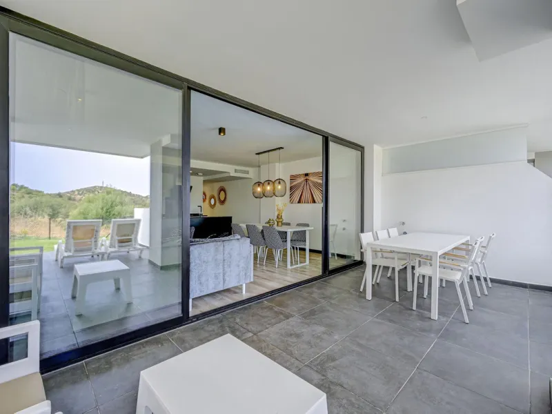 Luxury Ground-Floor CORNER-Apartment with Panoramic Sea & Mountain Views