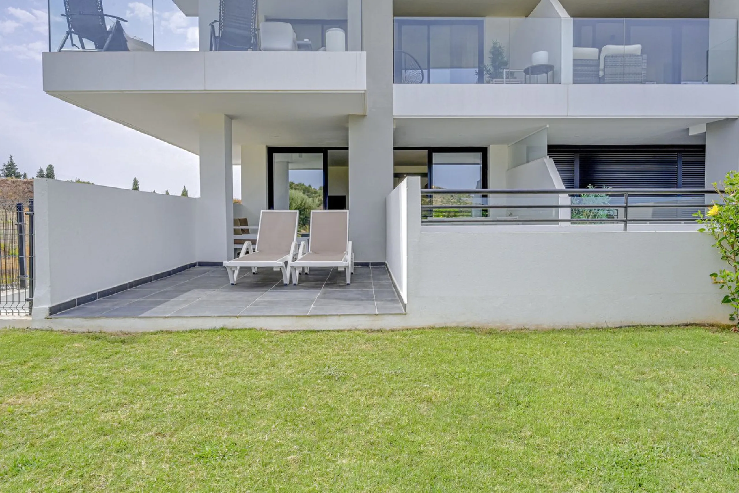 Luxury Ground-Floor CORNER-Apartment with Panoramic Sea & Mountain Views
