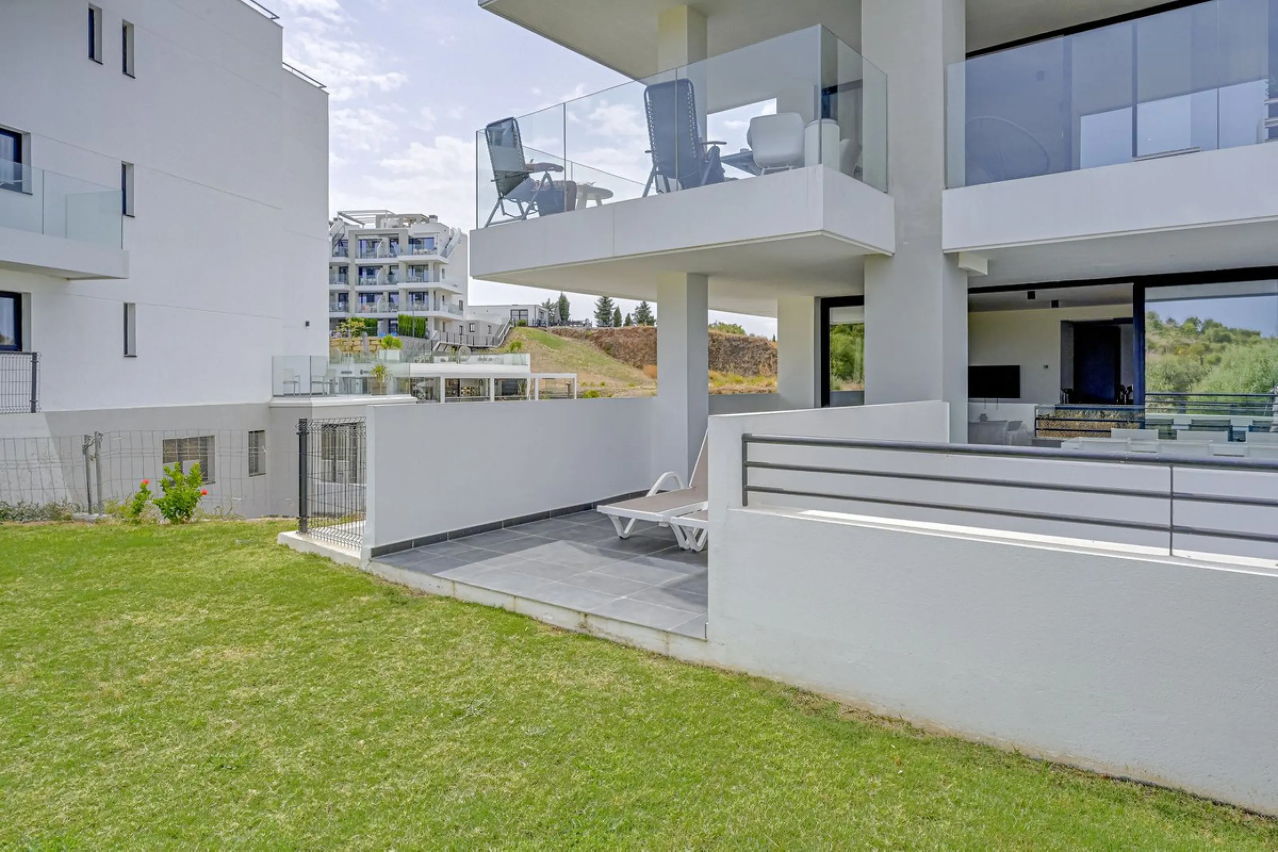 Luxury Ground-Floor CORNER-Apartment with Panoramic Sea & Mountain Views