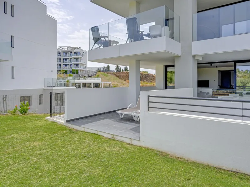 Luxury Ground-Floor CORNER-Apartment with Panoramic Sea & Mountain Views