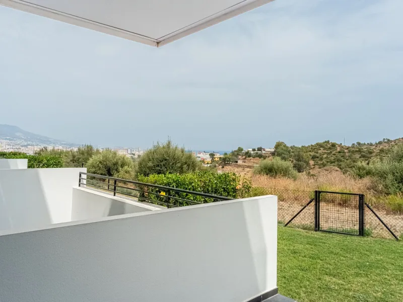 Luxury Ground-Floor CORNER-Apartment with Panoramic Sea & Mountain Views