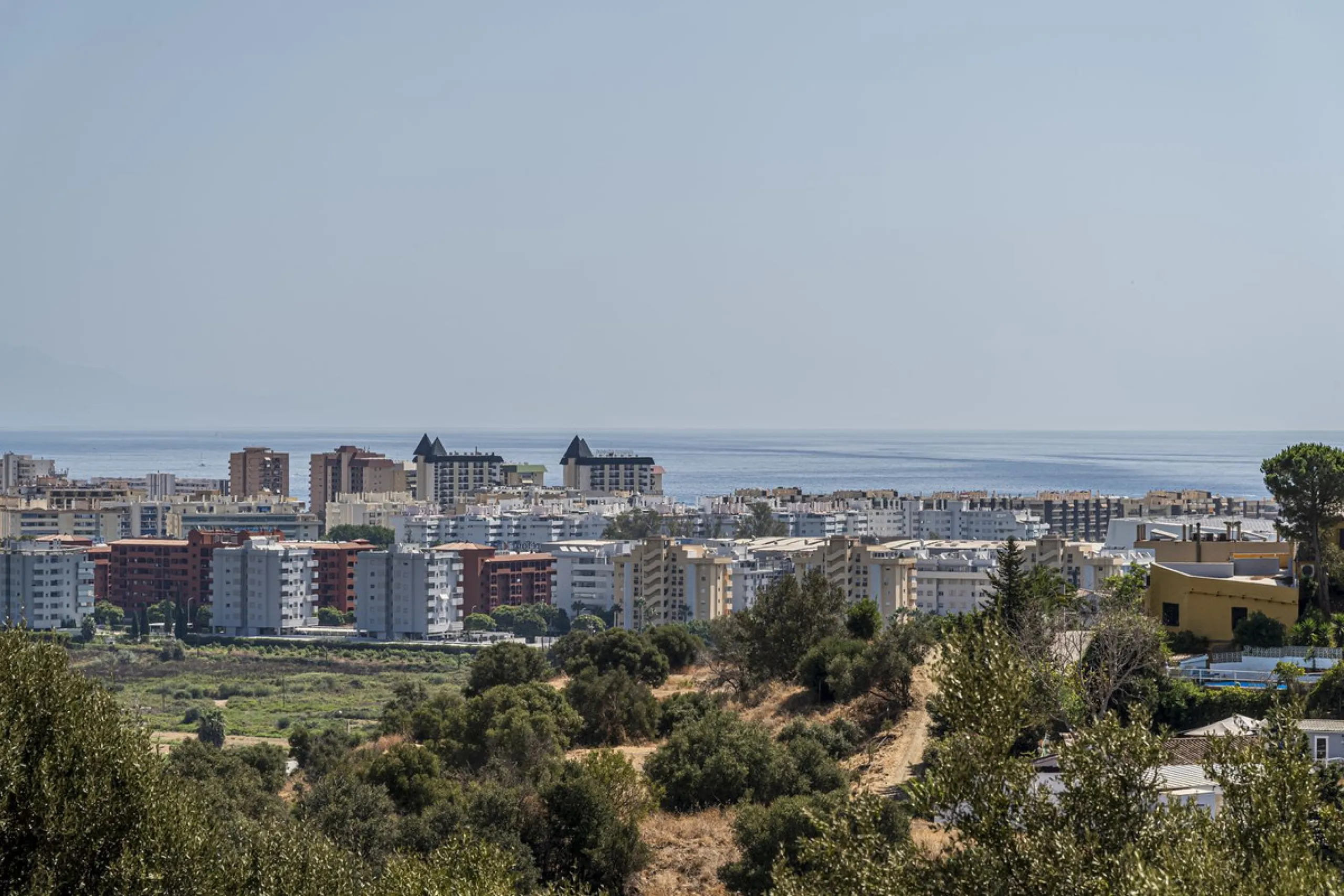 Luxury Ground-Floor CORNER-Apartment with Panoramic Sea & Mountain Views