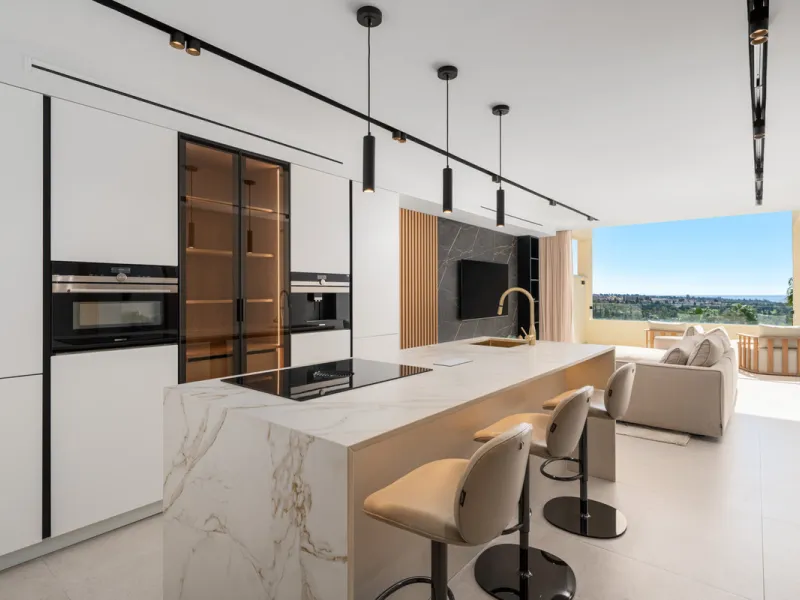 Apartment Jasmine is a beautifully renovated three-bedroom apartment for sale in the exclusive Palacetes Los Belvederes, an established residential community in Nueva Andalucía. Originally built in 2003 and fully modernised in 2024, this southeast-facing 
