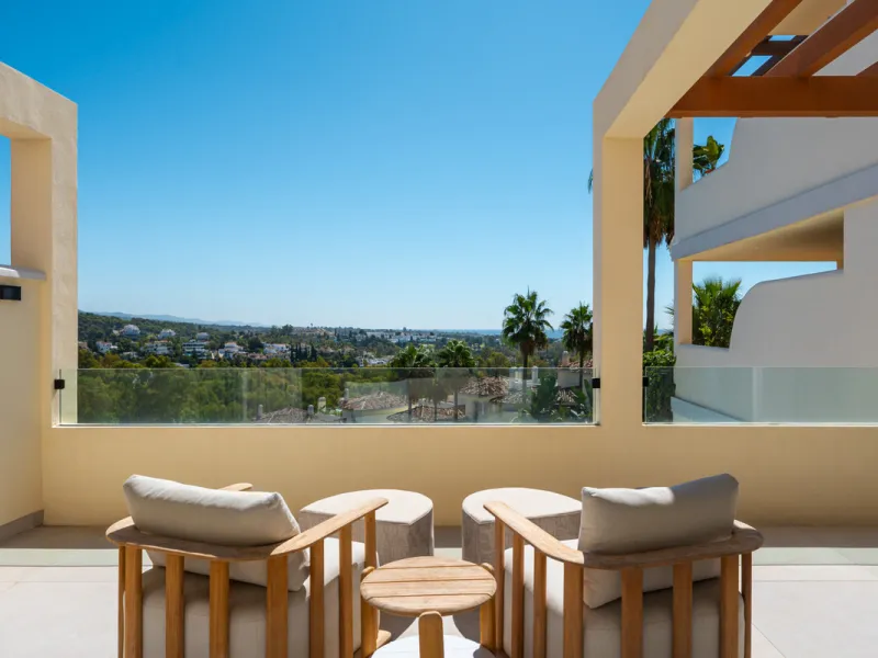 Apartment Jasmine is a beautifully renovated three-bedroom apartment for sale in the exclusive Palacetes Los Belvederes, an established residential community in Nueva Andalucía. Originally built in 2003 and fully modernised in 2024, this southeast-facing 