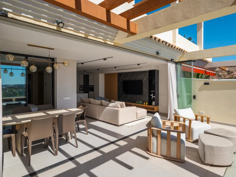 Apartment Jasmine is a beautifully renovated three-bedroom apartment for sale in the exclusive Palacetes Los Belvederes, an established residential community in Nueva Andalucía. Originally built in 2003 and fully modernised in 2024, this southeast-facing 