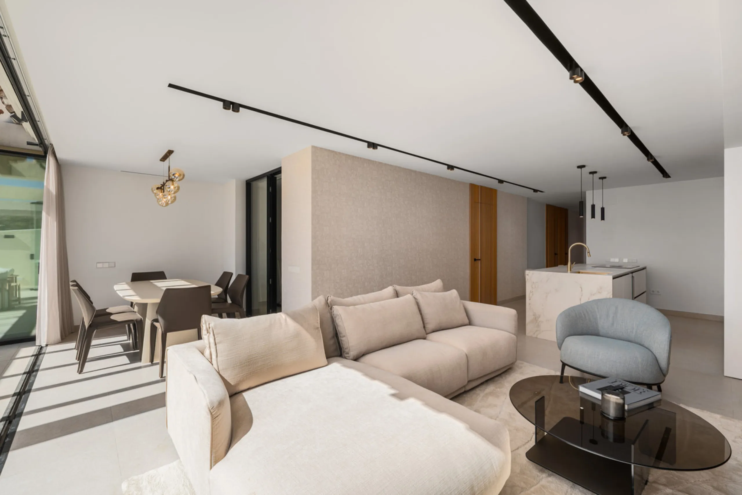 Apartment Jasmine is a beautifully renovated three-bedroom apartment for sale in the exclusive Palacetes Los Belvederes, an established residential community in Nueva Andalucía. Originally built in 2003 and fully modernised in 2024, this southeast-facing 