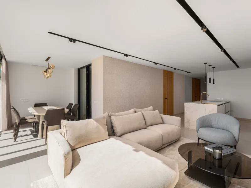 Apartment Jasmine is a beautifully renovated three-bedroom apartment for sale in the exclusive Palacetes Los Belvederes, an established residential community in Nueva Andalucía. Originally built in 2003 and fully modernised in 2024, this southeast-facing 