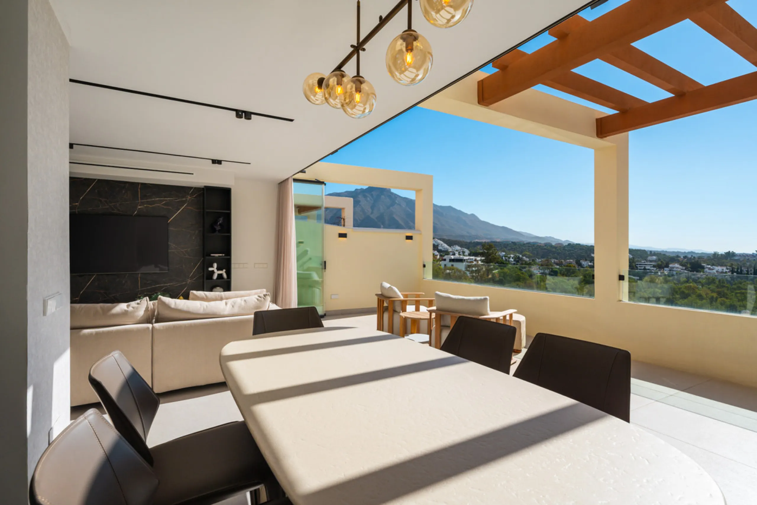 Apartment Jasmine is a beautifully renovated three-bedroom apartment for sale in the exclusive Palacetes Los Belvederes, an established residential community in Nueva Andalucía. Originally built in 2003 and fully modernised in 2024, this southeast-facing 