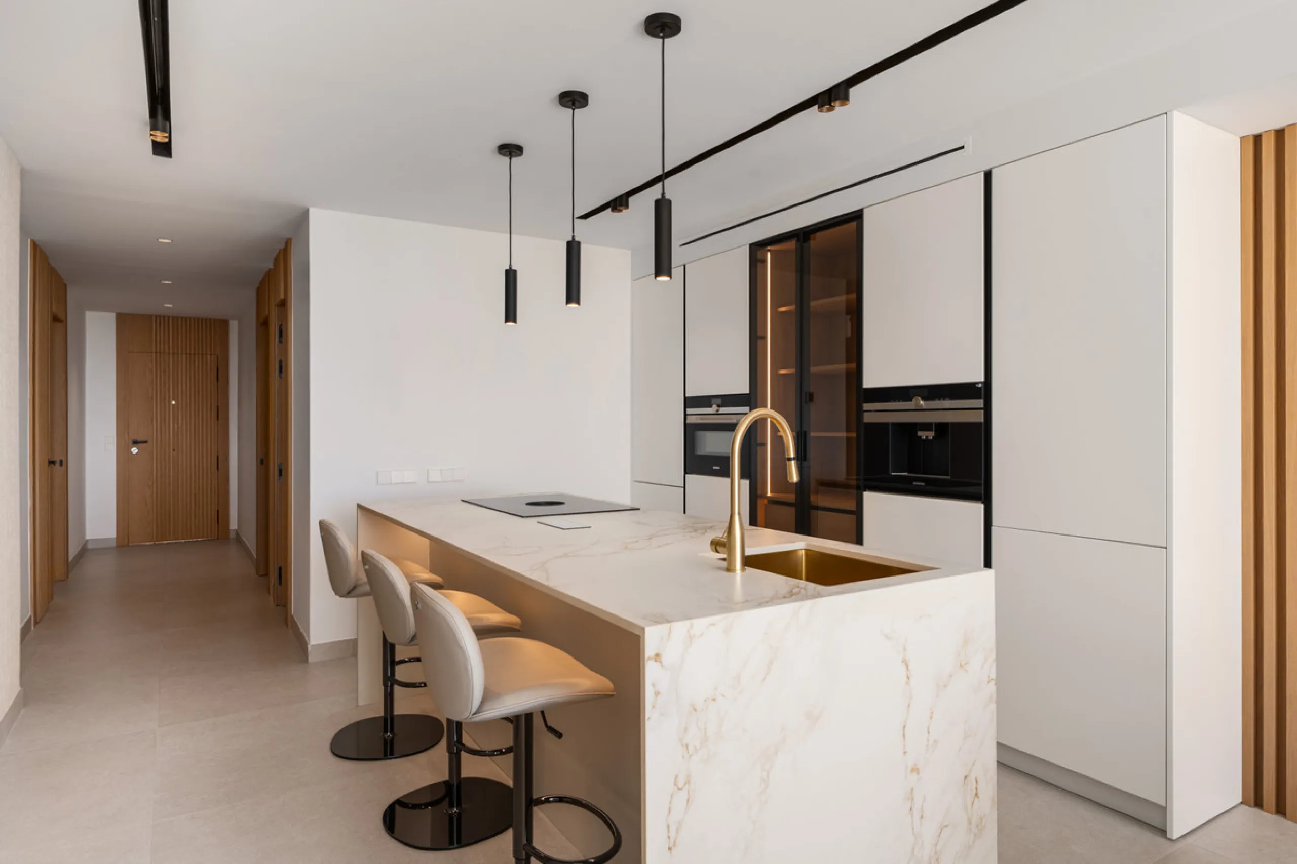 Apartment Jasmine is a beautifully renovated three-bedroom apartment for sale in the exclusive Palacetes Los Belvederes, an established residential community in Nueva Andalucía. Originally built in 2003 and fully modernised in 2024, this southeast-facing 