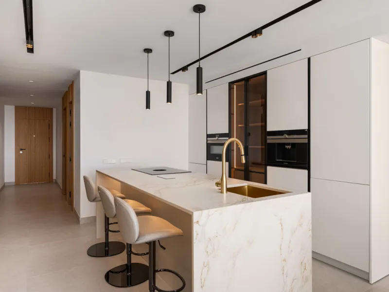 Apartment Jasmine is a beautifully renovated three-bedroom apartment for sale in the exclusive Palacetes Los Belvederes, an established residential community in Nueva Andalucía. Originally built in 2003 and fully modernised in 2024, this southeast-facing 