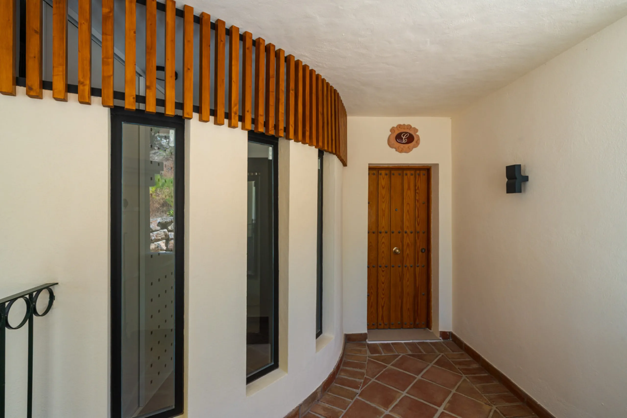 Apartment Jasmine is a beautifully renovated three-bedroom apartment for sale in the exclusive Palacetes Los Belvederes, an established residential community in Nueva Andalucía. Originally built in 2003 and fully modernised in 2024, this southeast-facing 