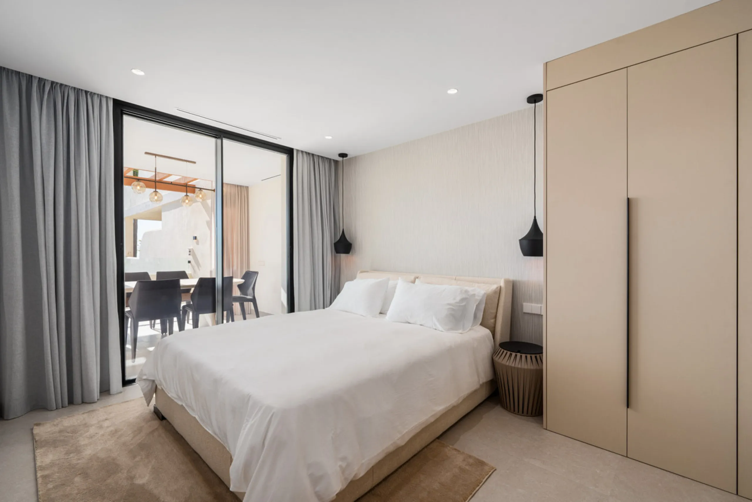 Apartment Jasmine is a beautifully renovated three-bedroom apartment for sale in the exclusive Palacetes Los Belvederes, an established residential community in Nueva Andalucía. Originally built in 2003 and fully modernised in 2024, this southeast-facing 