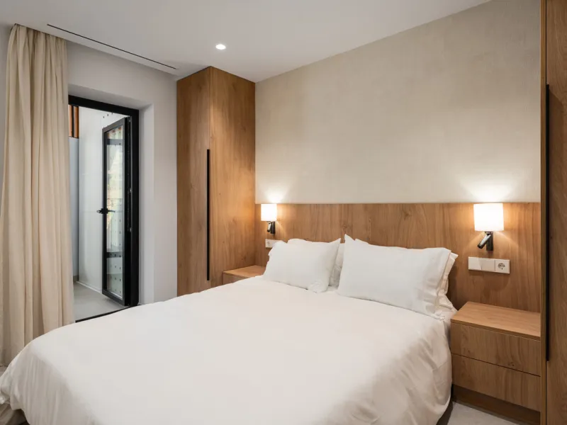 Apartment Jasmine is a beautifully renovated three-bedroom apartment for sale in the exclusive Palacetes Los Belvederes, an established residential community in Nueva Andalucía. Originally built in 2003 and fully modernised in 2024, this southeast-facing 