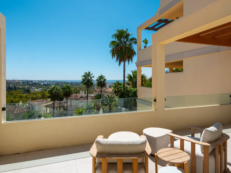 Apartment Jasmine is a beautifully renovated three-bedroom apartment for sale in the exclusive Palacetes Los Belvederes, an established residential community in Nueva Andalucía. Originally built in 2003 and fully modernised in 2024, this southeast-facing 