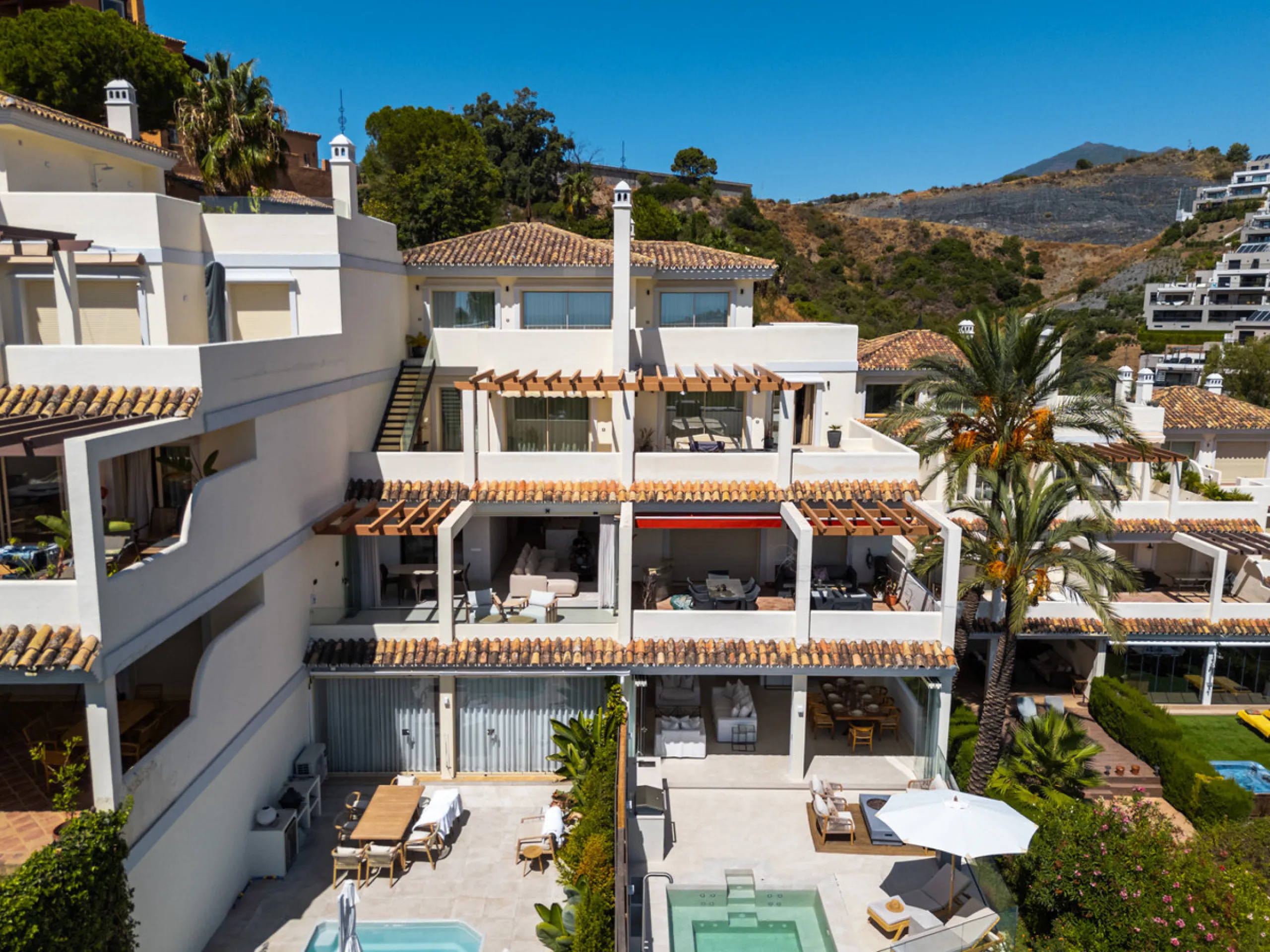 Apartment Jasmine is a beautifully renovated three-bedroom apartment for sale in the exclusive Palacetes Los Belvederes, an established residential community in Nueva Andalucía. Originally built in 2003 and fully modernised in 2024, this southeast-facing 
