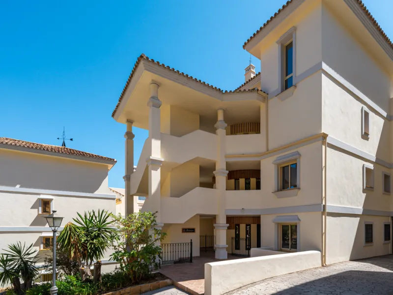 Apartment Jasmine is a beautifully renovated three-bedroom apartment for sale in the exclusive Palacetes Los Belvederes, an established residential community in Nueva Andalucía. Originally built in 2003 and fully modernised in 2024, this southeast-facing 
