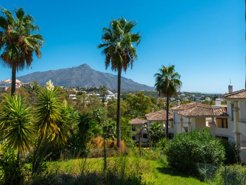 Apartment Jasmine is a beautifully renovated three-bedroom apartment for sale in the exclusive Palacetes Los Belvederes, an established residential community in Nueva Andalucía. Originally built in 2003 and fully modernised in 2024, this southeast-facing 