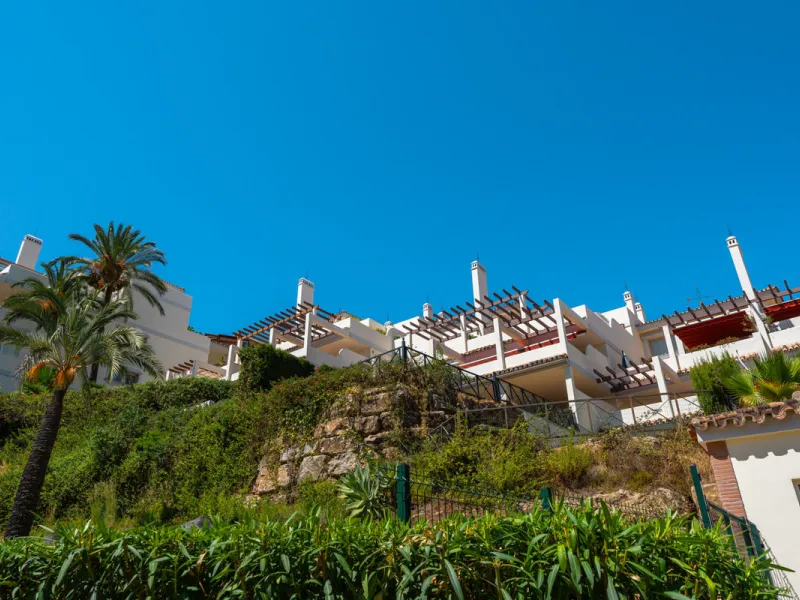 Apartment Jasmine is a beautifully renovated three-bedroom apartment for sale in the exclusive Palacetes Los Belvederes, an established residential community in Nueva Andalucía. Originally built in 2003 and fully modernised in 2024, this southeast-facing 