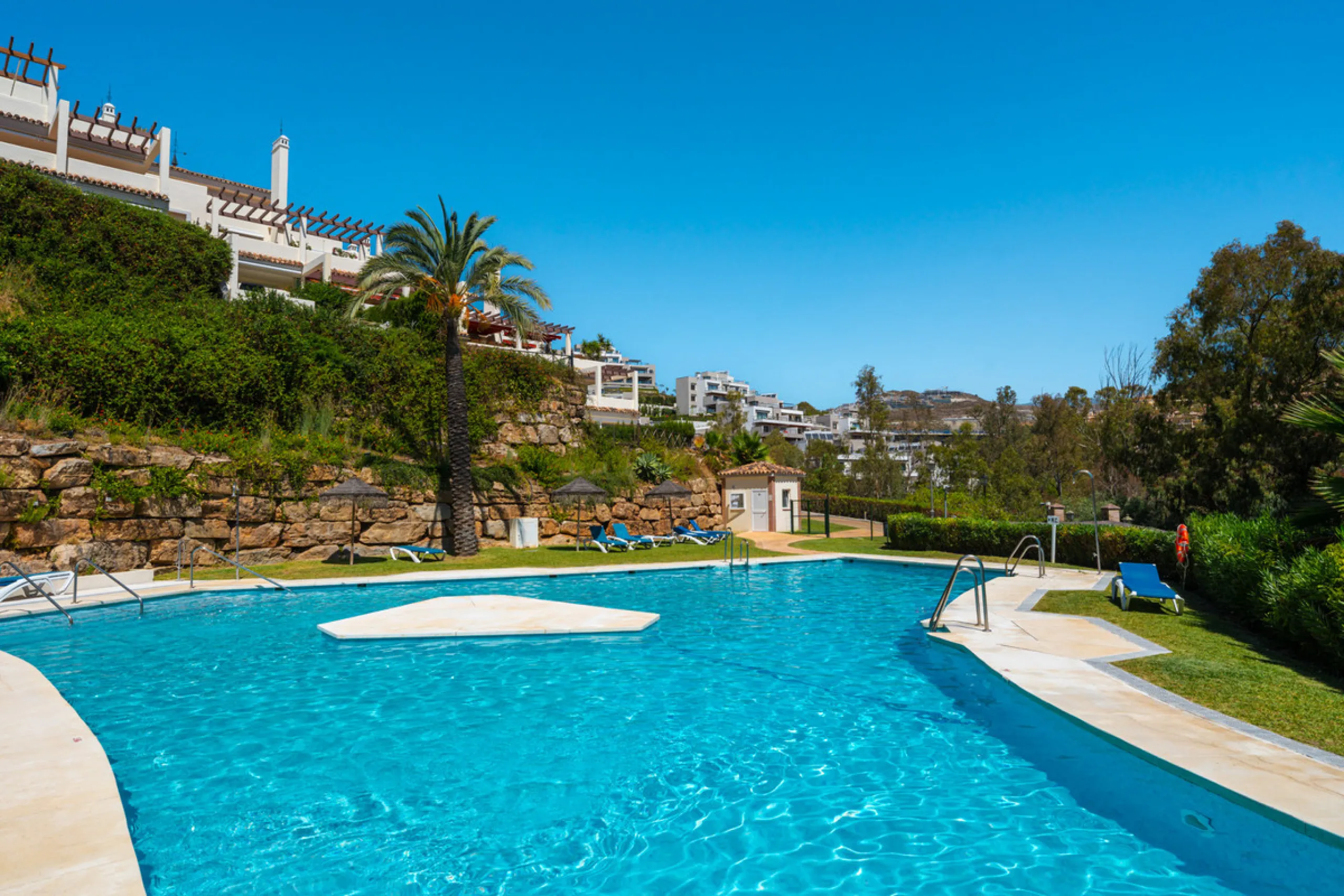 Apartment Jasmine is a beautifully renovated three-bedroom apartment for sale in the exclusive Palacetes Los Belvederes, an established residential community in Nueva Andalucía. Originally built in 2003 and fully modernised in 2024, this southeast-facing 