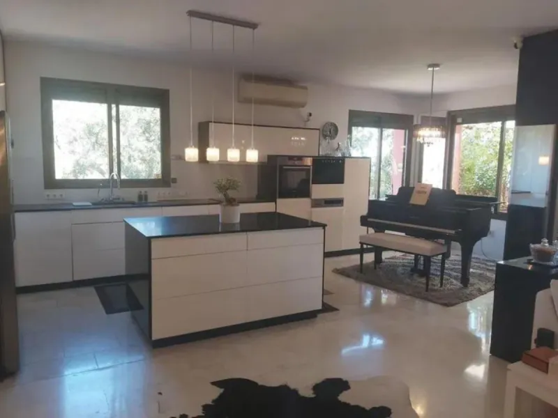 Апартамент средний этаж, Marbella, Costa del Sol
