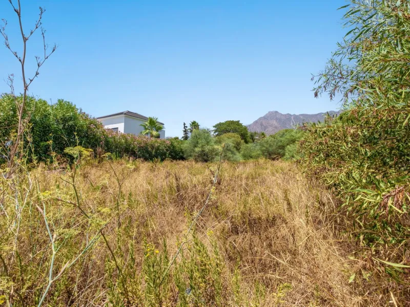 Discover the perfect opportunity to build your dream home in the prestigious area of Nagüeles, Marbella!
