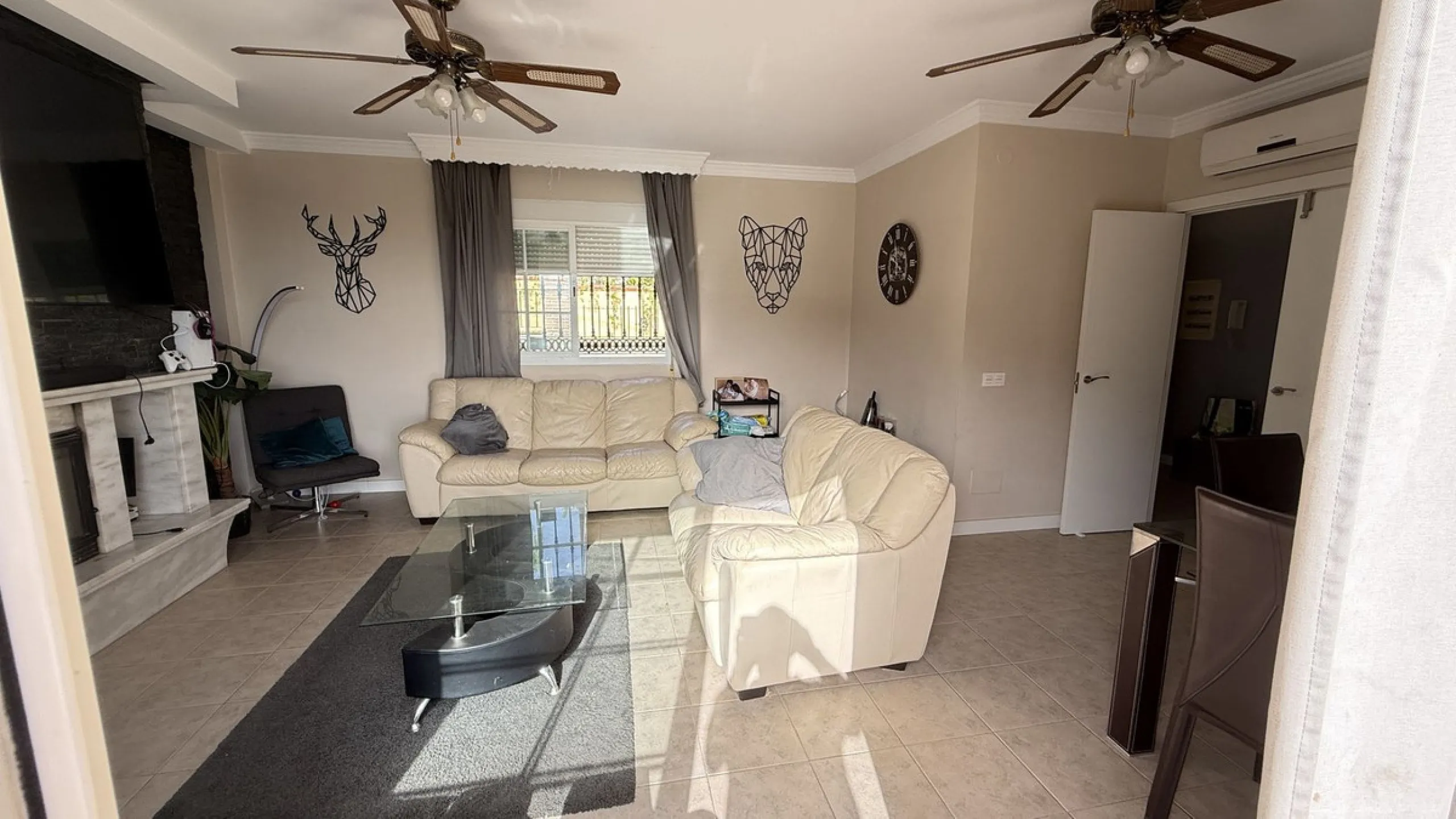 With incredible views down the valley to the coast of Málaga and the sea, this impressive, detached villa can be used as either a spacious family home or has the possibility of being a high-end B&B business.