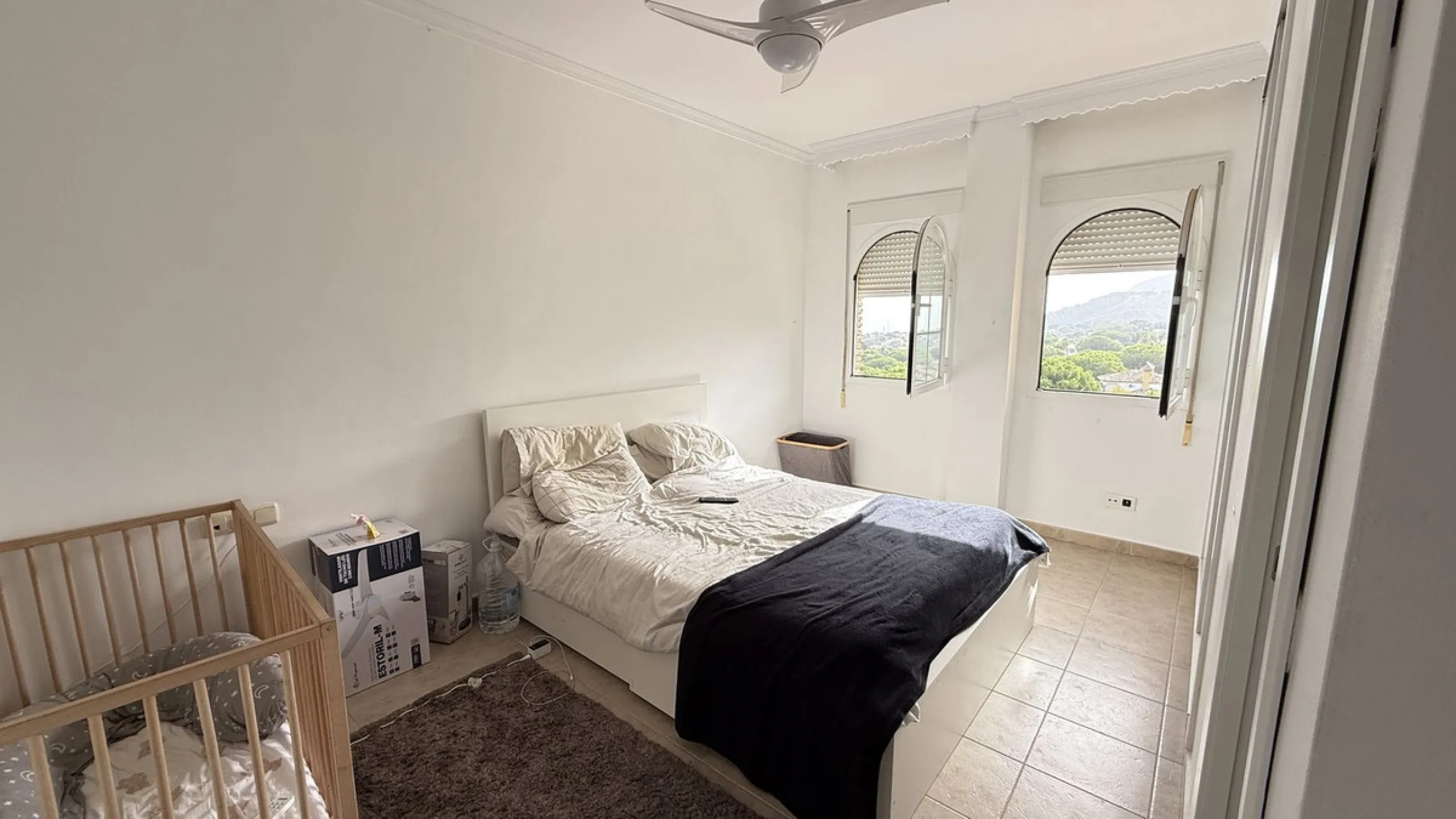 With incredible views down the valley to the coast of Málaga and the sea, this impressive, detached villa can be used as either a spacious family home or has the possibility of being a high-end B&B business.