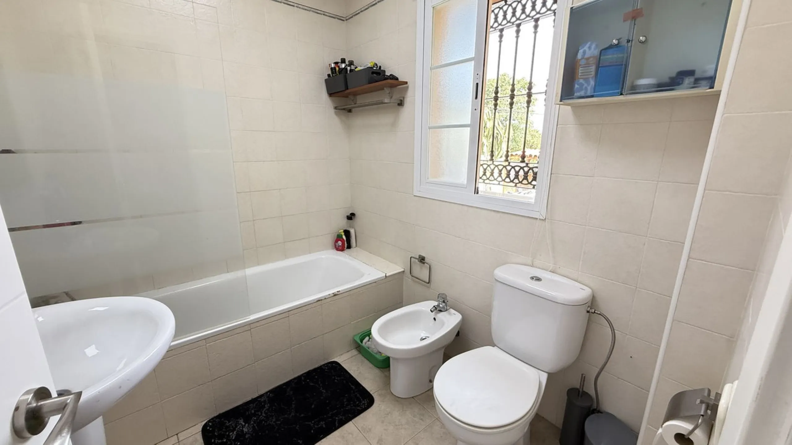 With incredible views down the valley to the coast of Málaga and the sea, this impressive, detached villa can be used as either a spacious family home or has the possibility of being a high-end B&B business.