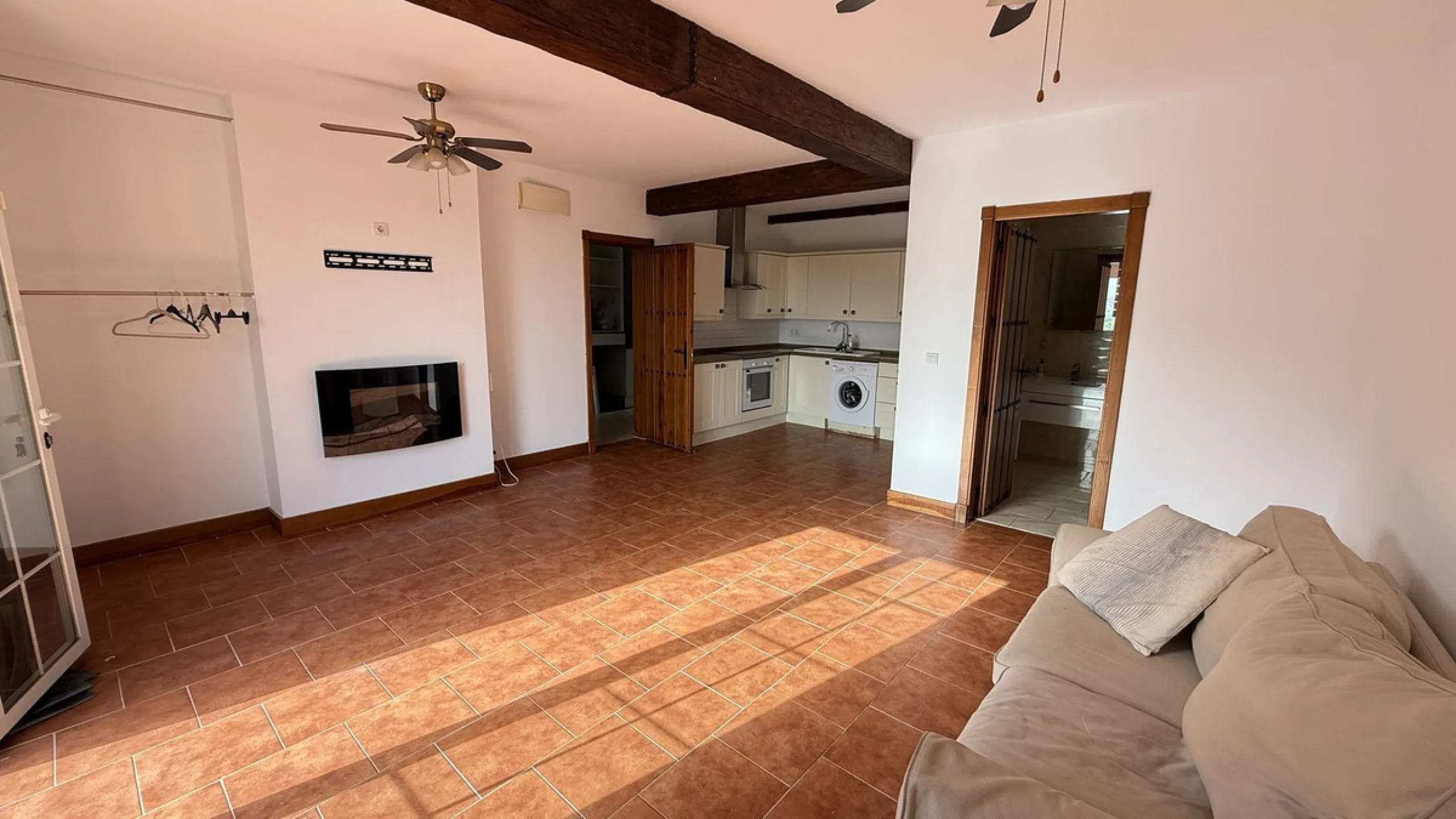 With incredible views down the valley to the coast of Málaga and the sea, this impressive, detached villa can be used as either a spacious family home or has the possibility of being a high-end B&B business.
