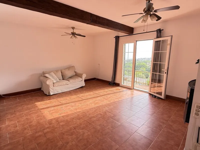 With incredible views down the valley to the coast of Málaga and the sea, this impressive, detached villa can be used as either a spacious family home or has the possibility of being a high-end B&B business.