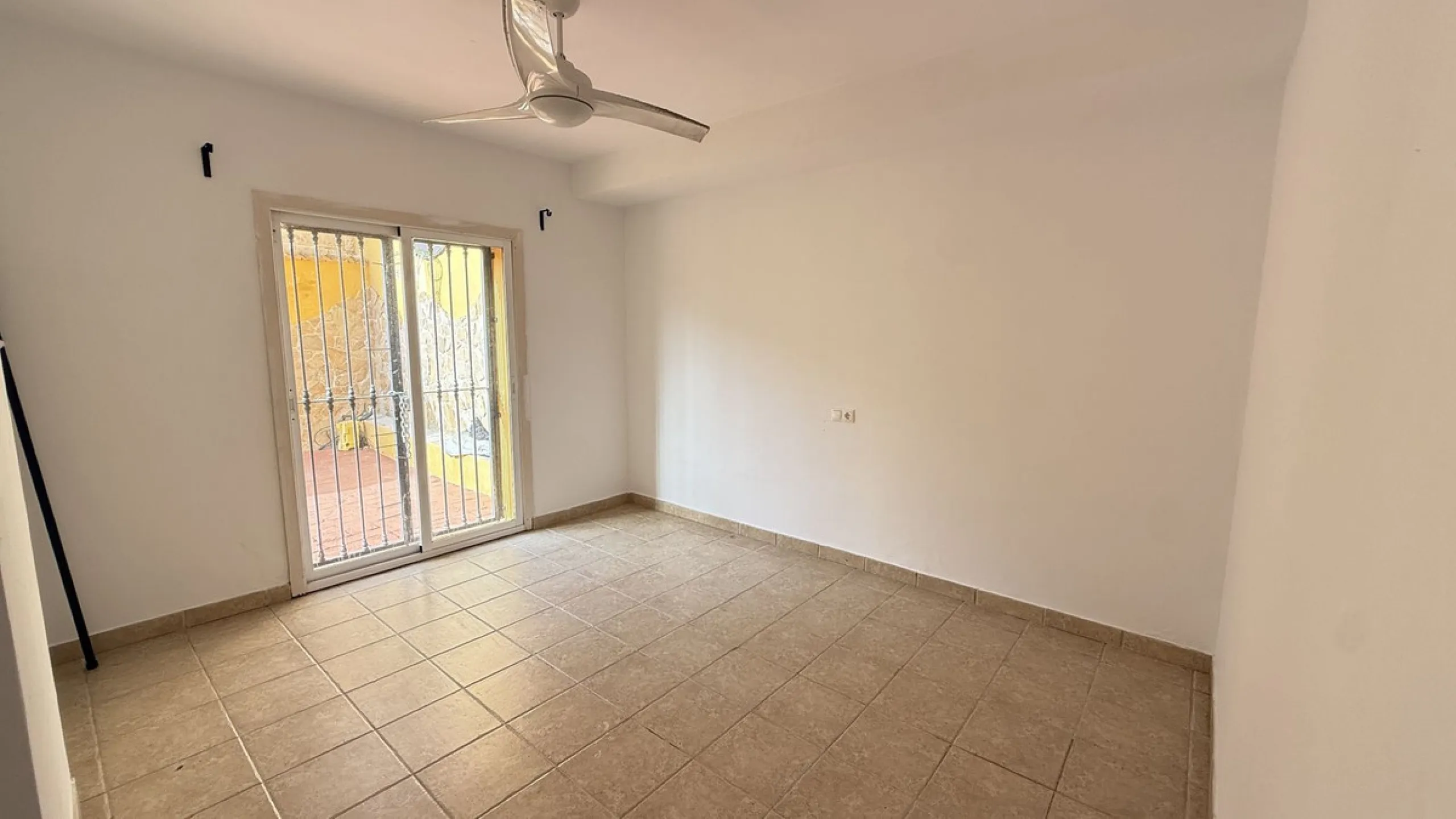 With incredible views down the valley to the coast of Málaga and the sea, this impressive, detached villa can be used as either a spacious family home or has the possibility of being a high-end B&B business.