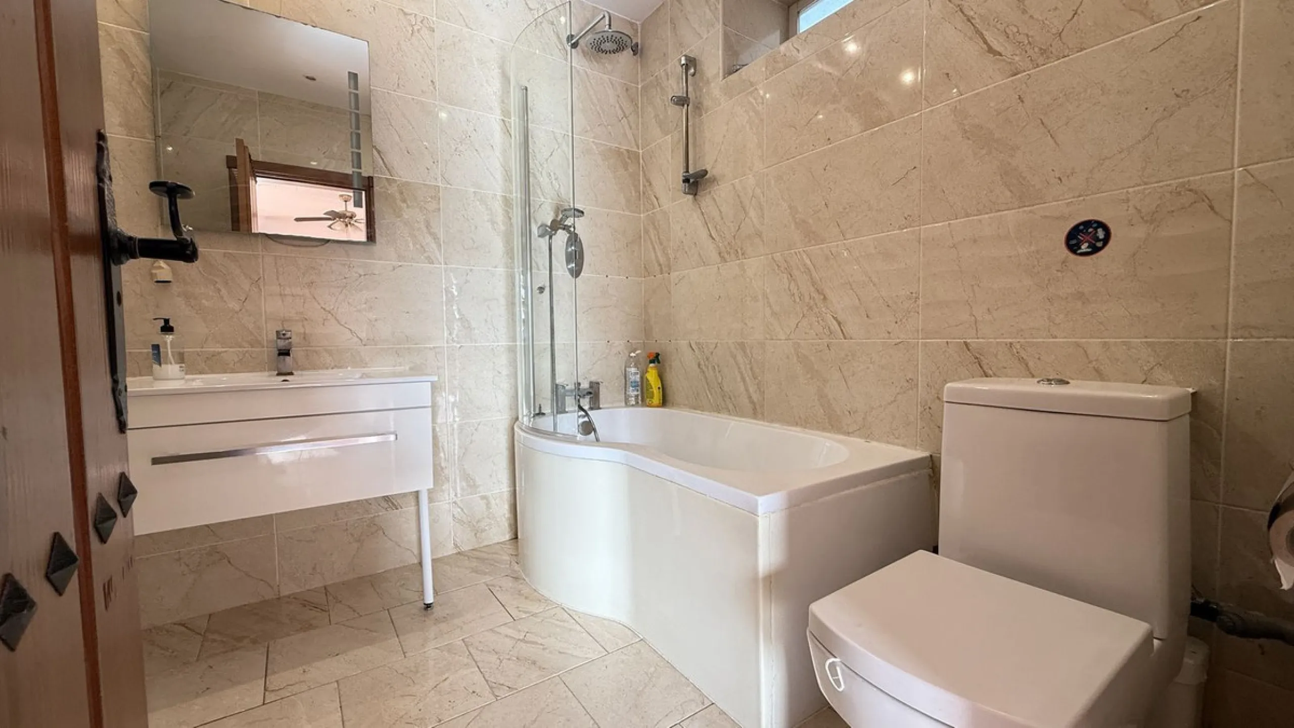 With incredible views down the valley to the coast of Málaga and the sea, this impressive, detached villa can be used as either a spacious family home or has the possibility of being a high-end B&B business.