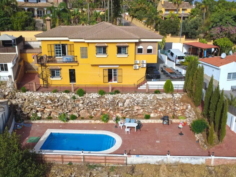 With incredible views down the valley to the coast of Málaga and the sea, this impressive, detached villa can be used as either a spacious family home or has the possibility of being a high-end B&B business.