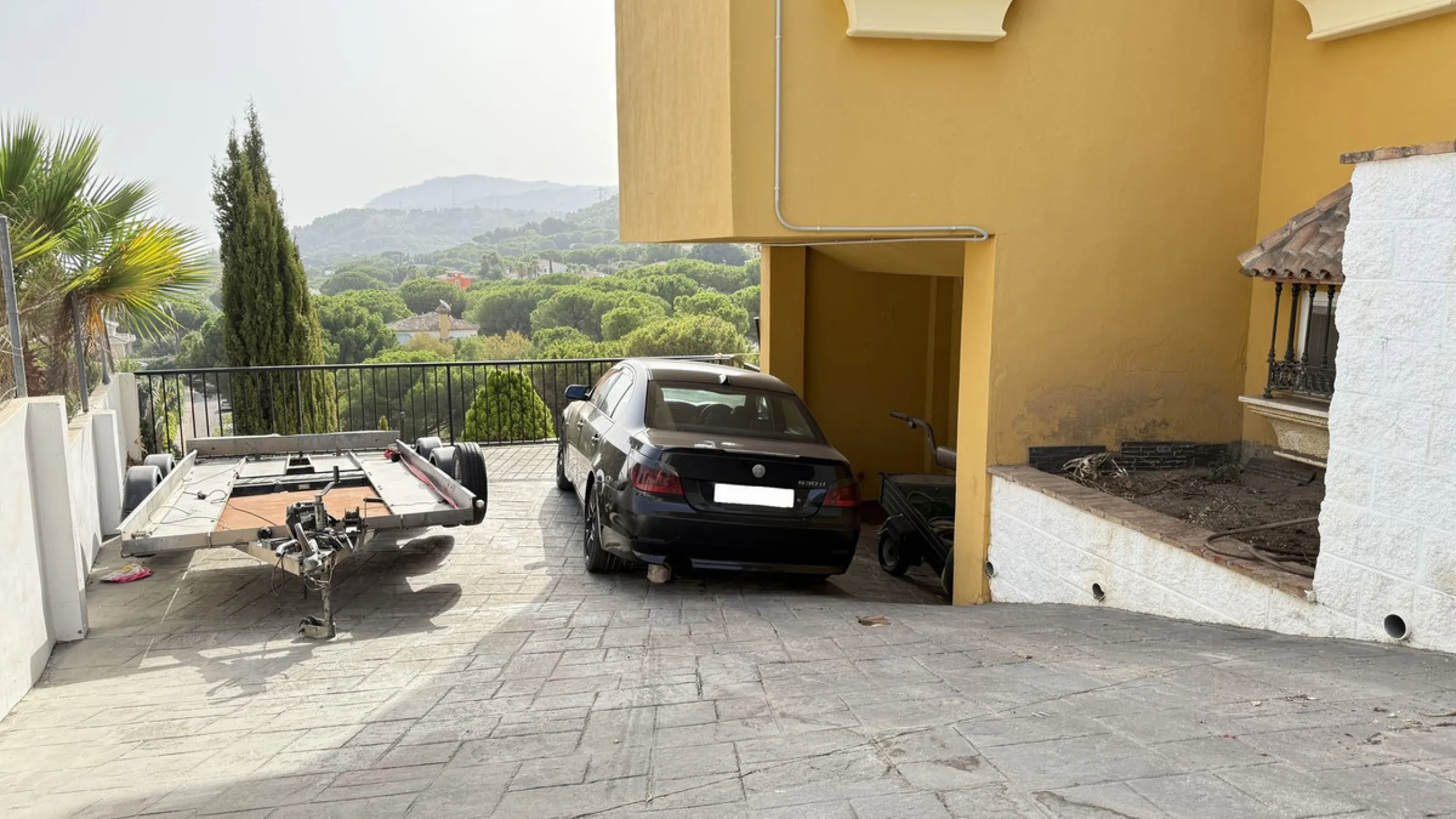 With incredible views down the valley to the coast of Málaga and the sea, this impressive, detached villa can be used as either a spacious family home or has the possibility of being a high-end B&B business.