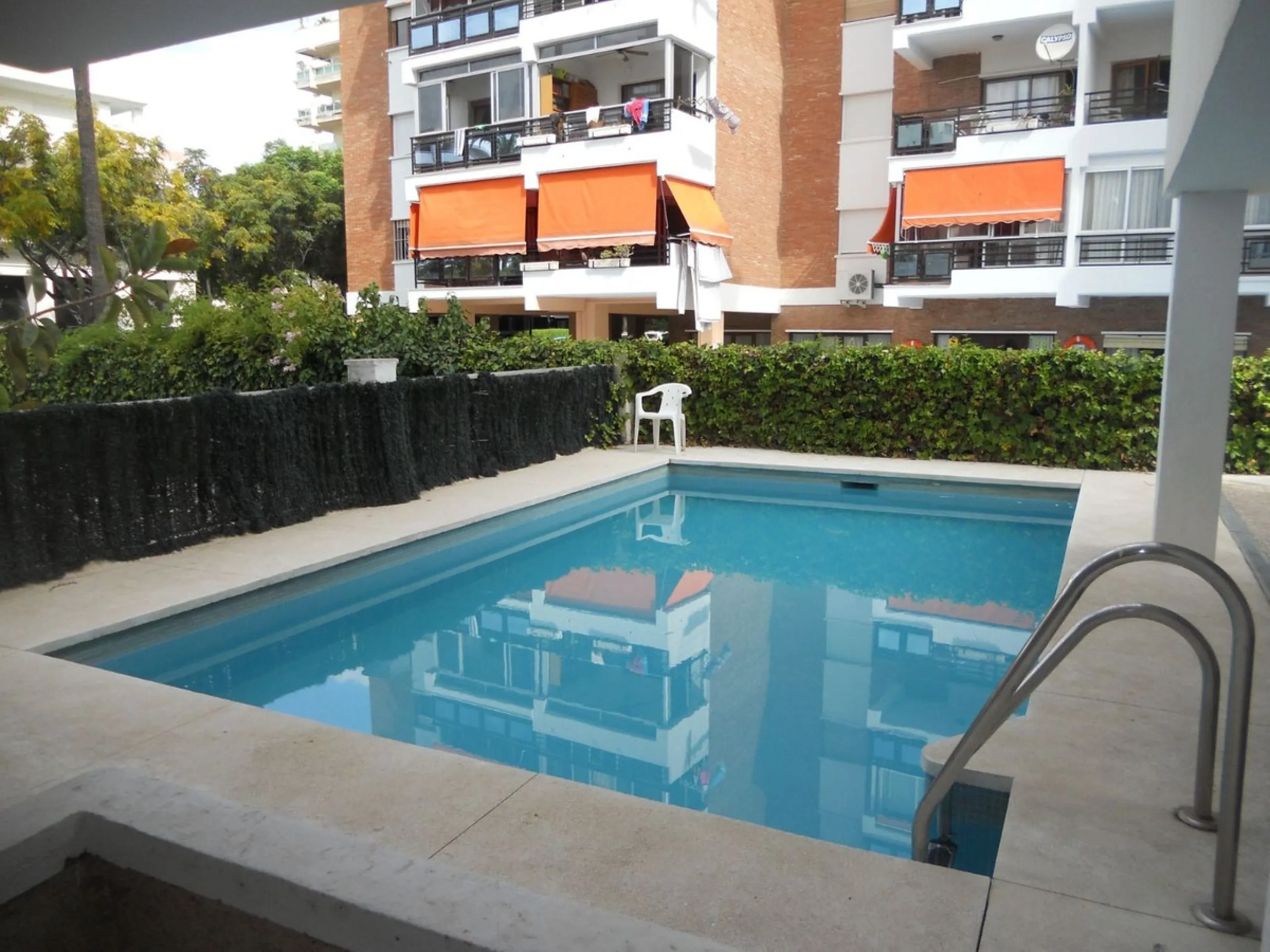 LA FONTANILLA!!!! APARTMENT WITH GARAGE, STORAGE ROOM, AND POOL!!! The best neighborhood located in the heart of Marbella. The apartment is on the sixth floor, facing southwest, which provides excellent natural light and includes hot/cold air conditioning