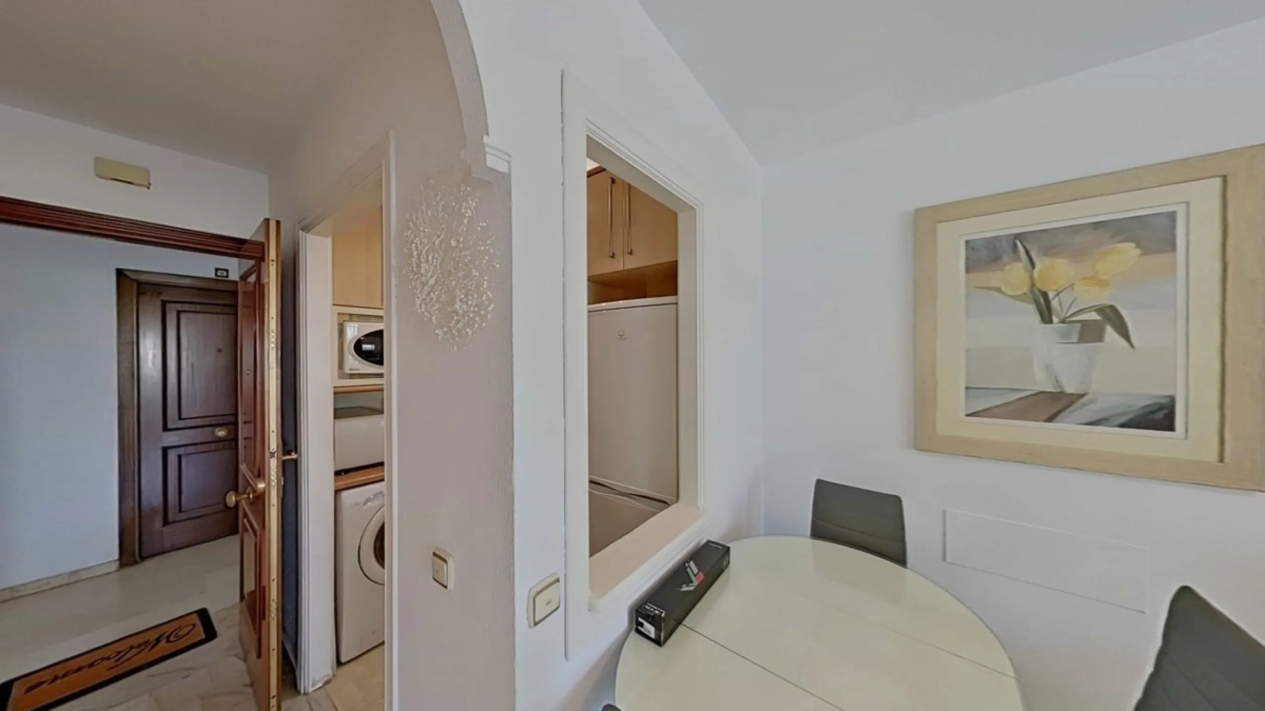 LA FONTANILLA!!!! APARTMENT WITH GARAGE, STORAGE ROOM, AND POOL!!! The best neighborhood located in the heart of Marbella. The apartment is on the sixth floor, facing southwest, which provides excellent natural light and includes hot/cold air conditioning