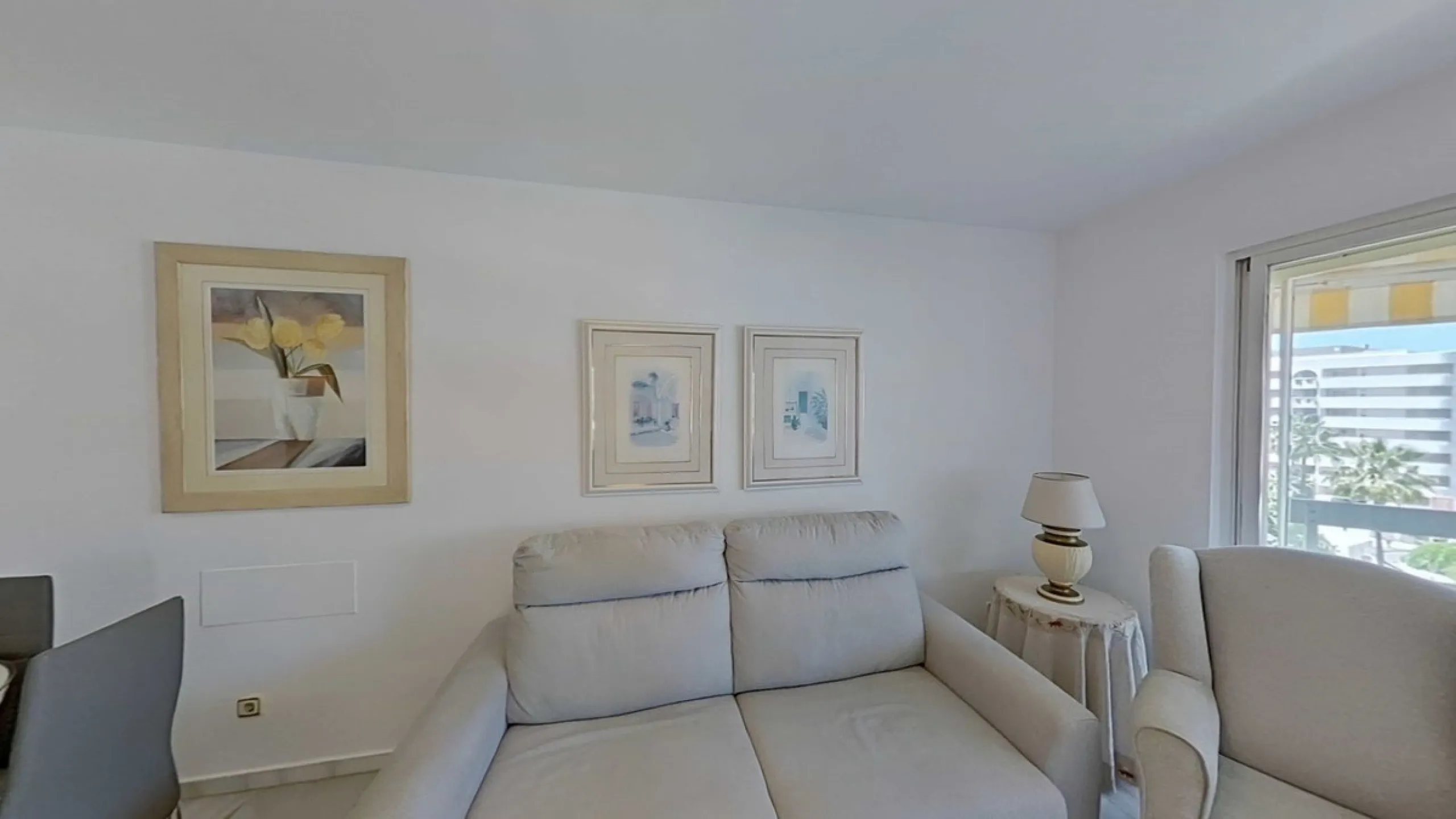 LA FONTANILLA!!!! APARTMENT WITH GARAGE, STORAGE ROOM, AND POOL!!! The best neighborhood located in the heart of Marbella. The apartment is on the sixth floor, facing southwest, which provides excellent natural light and includes hot/cold air conditioning