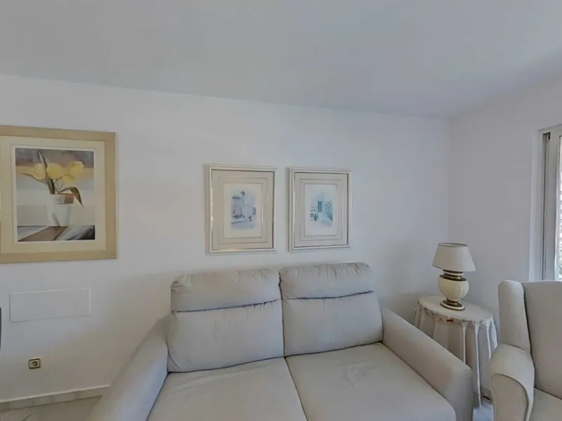 LA FONTANILLA!!!! APARTMENT WITH GARAGE, STORAGE ROOM, AND POOL!!! The best neighborhood located in the heart of Marbella. The apartment is on the sixth floor, facing southwest, which provides excellent natural light and includes hot/cold air conditioning