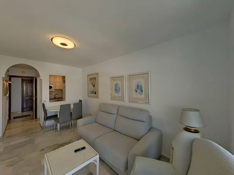 LA FONTANILLA!!!! APARTMENT WITH GARAGE, STORAGE ROOM, AND POOL!!! The best neighborhood located in the heart of Marbella. The apartment is on the sixth floor, facing southwest, which provides excellent natural light and includes hot/cold air conditioning