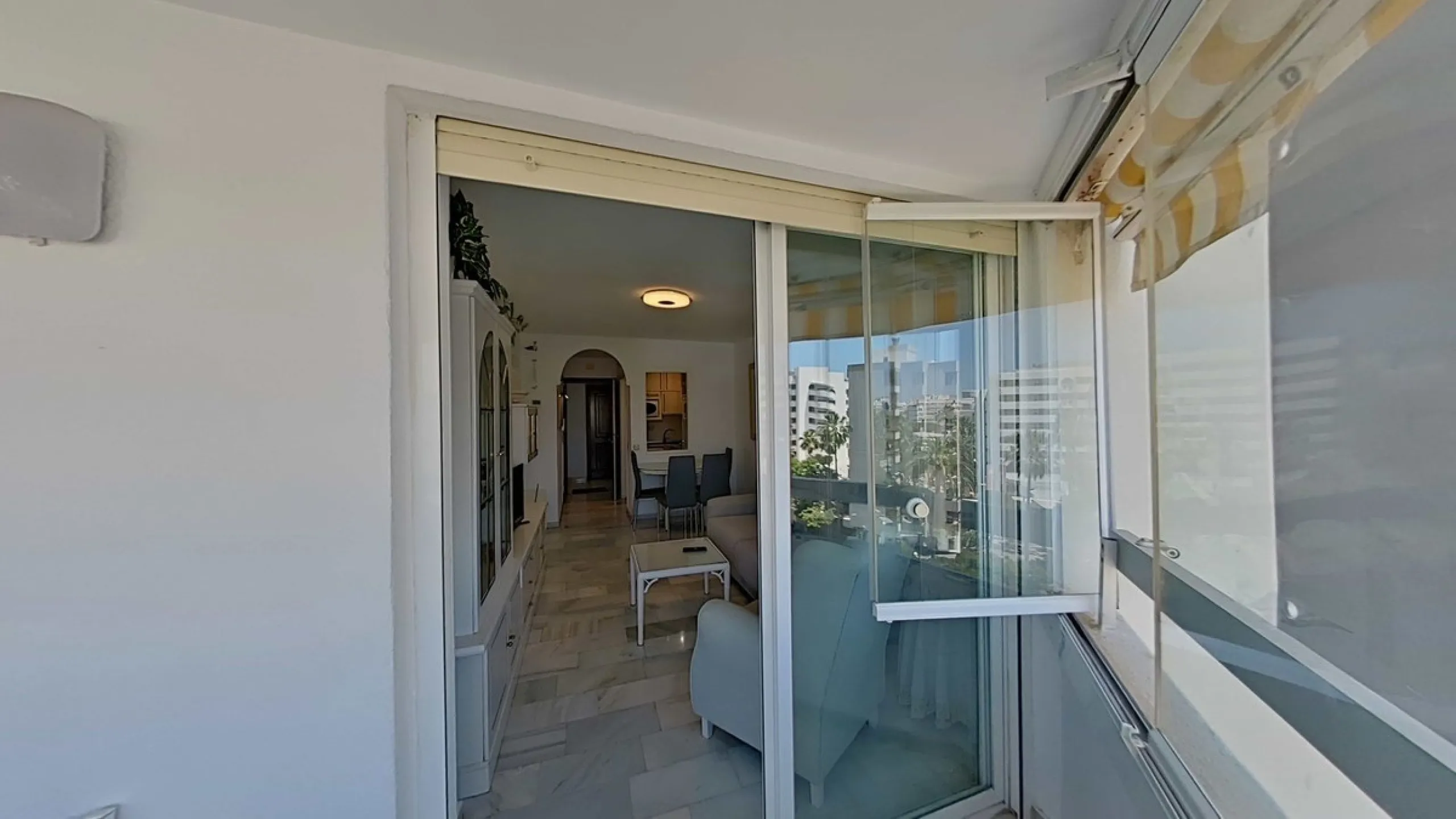 LA FONTANILLA!!!! APARTMENT WITH GARAGE, STORAGE ROOM, AND POOL!!! The best neighborhood located in the heart of Marbella. The apartment is on the sixth floor, facing southwest, which provides excellent natural light and includes hot/cold air conditioning