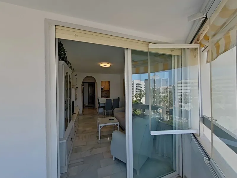 LA FONTANILLA!!!! APARTMENT WITH GARAGE, STORAGE ROOM, AND POOL!!! The best neighborhood located in the heart of Marbella. The apartment is on the sixth floor, facing southwest, which provides excellent natural light and includes hot/cold air conditioning