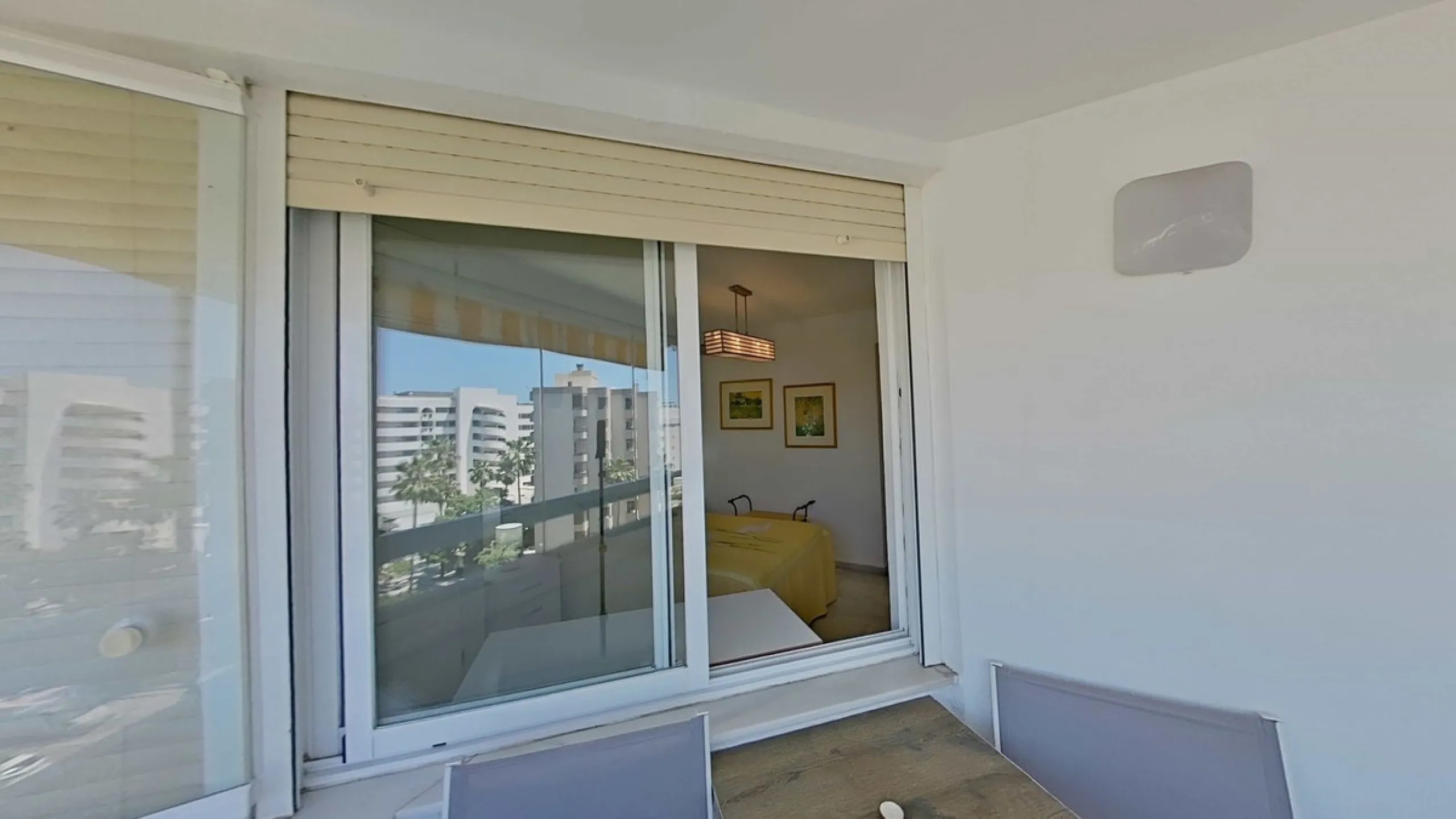 LA FONTANILLA!!!! APARTMENT WITH GARAGE, STORAGE ROOM, AND POOL!!! The best neighborhood located in the heart of Marbella. The apartment is on the sixth floor, facing southwest, which provides excellent natural light and includes hot/cold air conditioning
