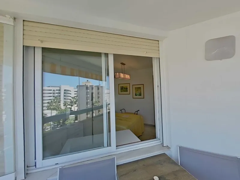 LA FONTANILLA!!!! APARTMENT WITH GARAGE, STORAGE ROOM, AND POOL!!! The best neighborhood located in the heart of Marbella. The apartment is on the sixth floor, facing southwest, which provides excellent natural light and includes hot/cold air conditioning
