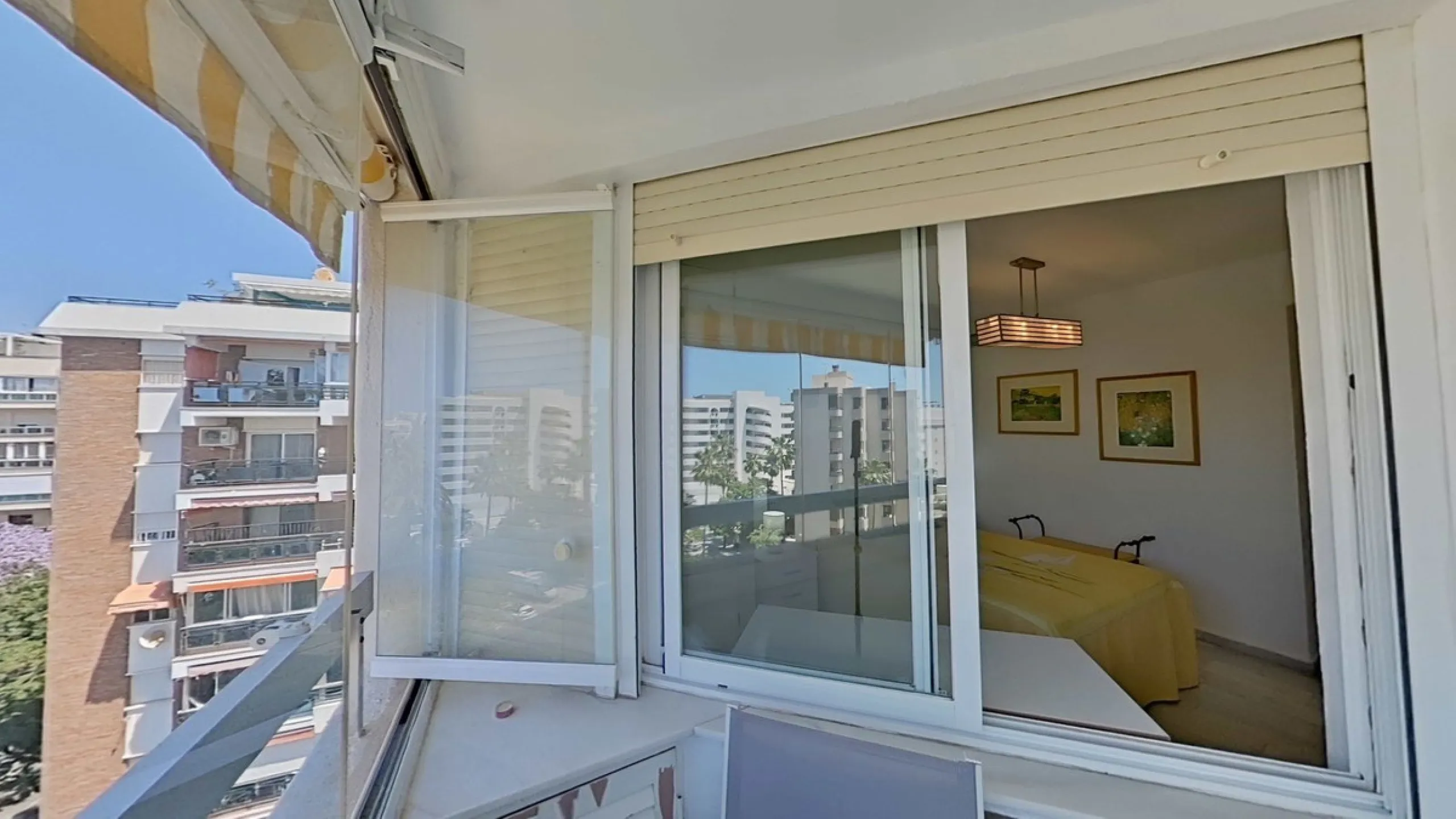 LA FONTANILLA!!!! APARTMENT WITH GARAGE, STORAGE ROOM, AND POOL!!! The best neighborhood located in the heart of Marbella. The apartment is on the sixth floor, facing southwest, which provides excellent natural light and includes hot/cold air conditioning