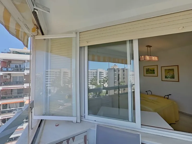 LA FONTANILLA!!!! APARTMENT WITH GARAGE, STORAGE ROOM, AND POOL!!! The best neighborhood located in the heart of Marbella. The apartment is on the sixth floor, facing southwest, which provides excellent natural light and includes hot/cold air conditioning