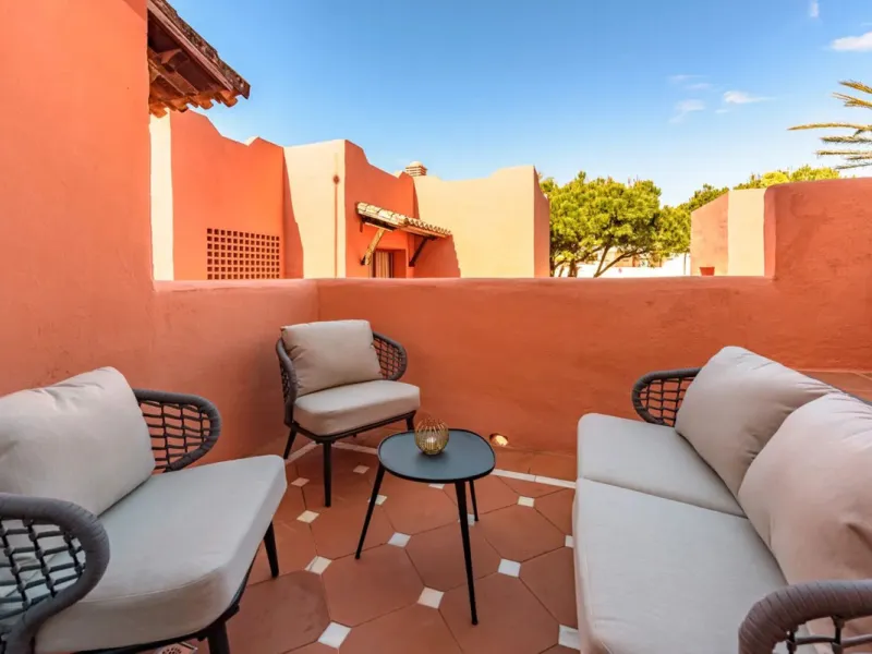 **This property has a tourist license and can be transfered to a new owner, if required.**