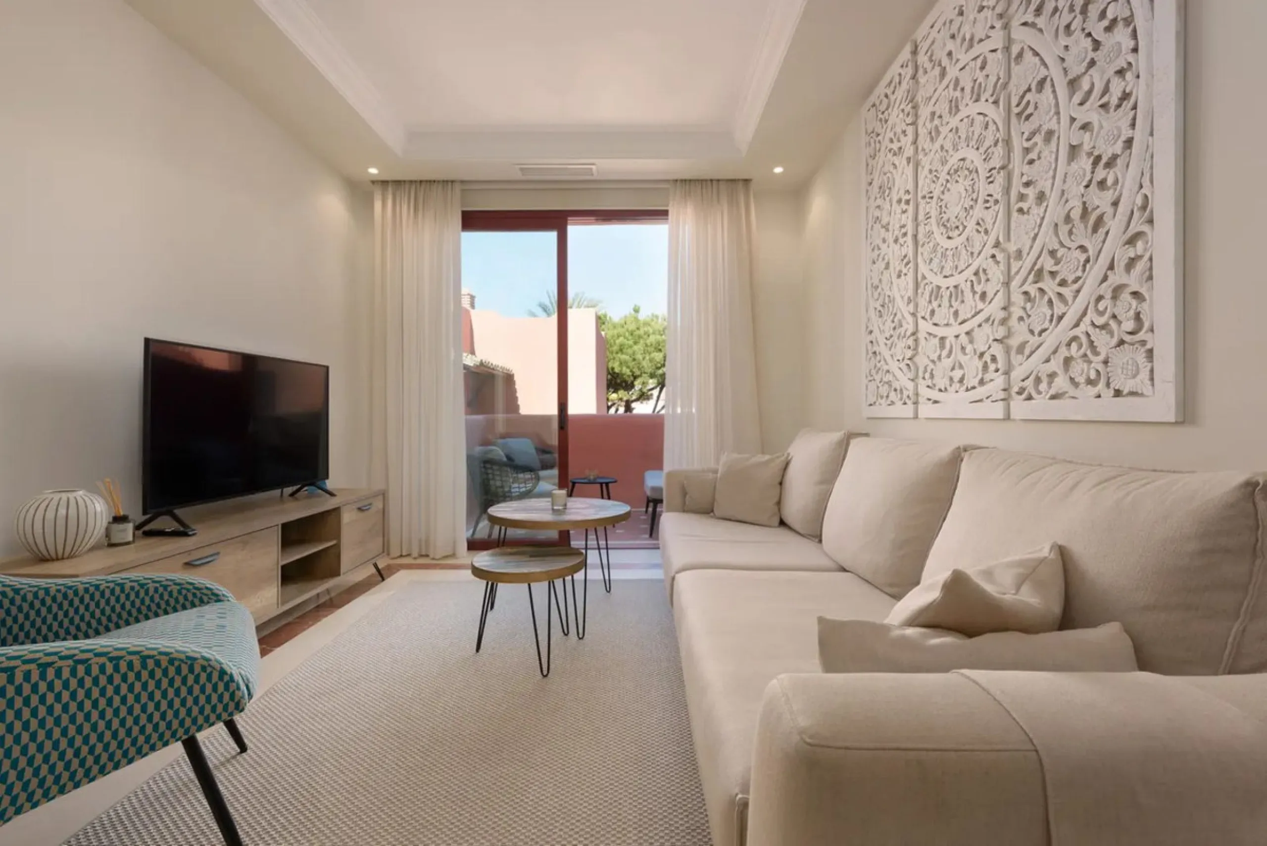 **This property has a tourist license and can be transfered to a new owner, if required.**
