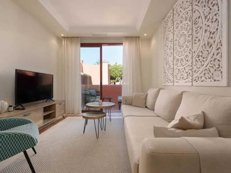 **This property has a tourist license and can be transfered to a new owner, if required.**