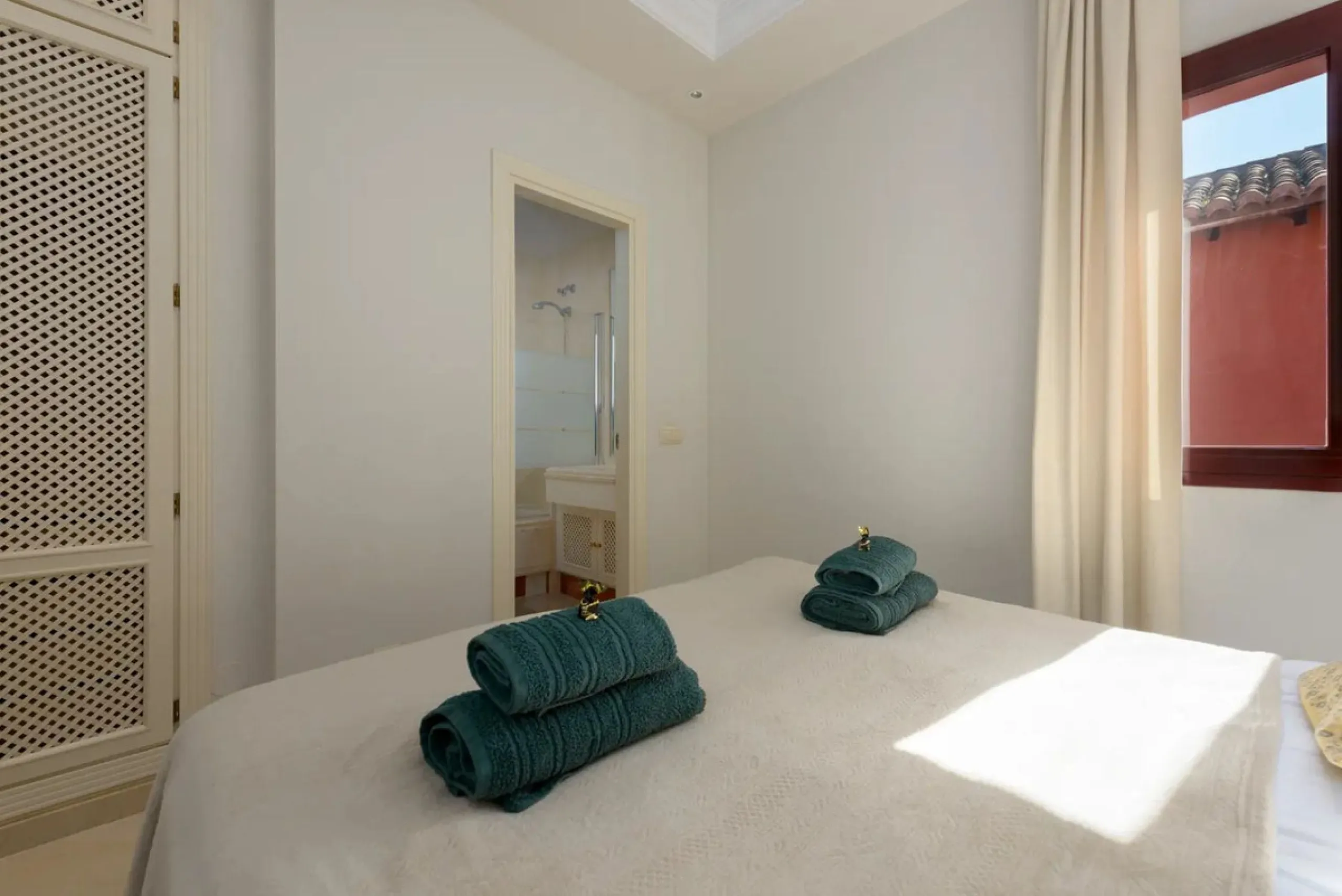 **This property has a tourist license and can be transfered to a new owner, if required.**