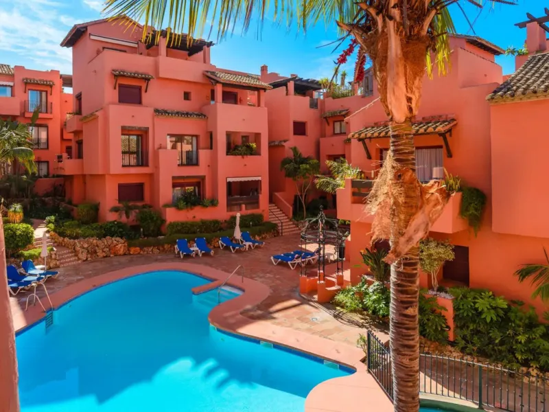 **This property has a tourist license and can be transfered to a new owner, if required.**